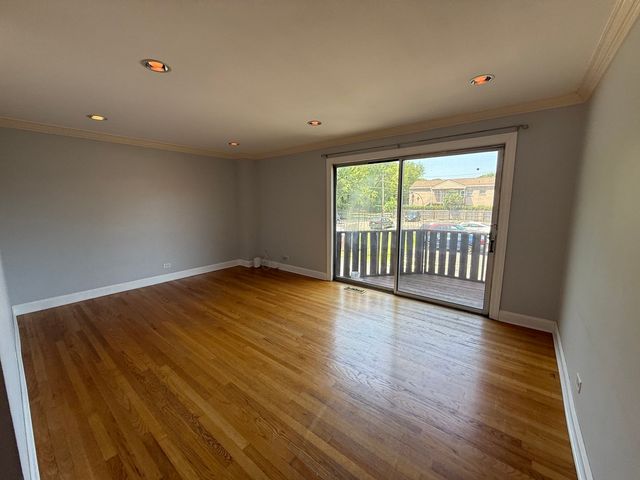 551 W Park Avenue F, Libertyville, IL 60048