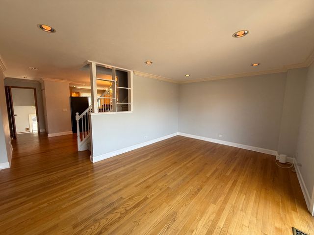 551 W Park Avenue F, Libertyville, IL 60048