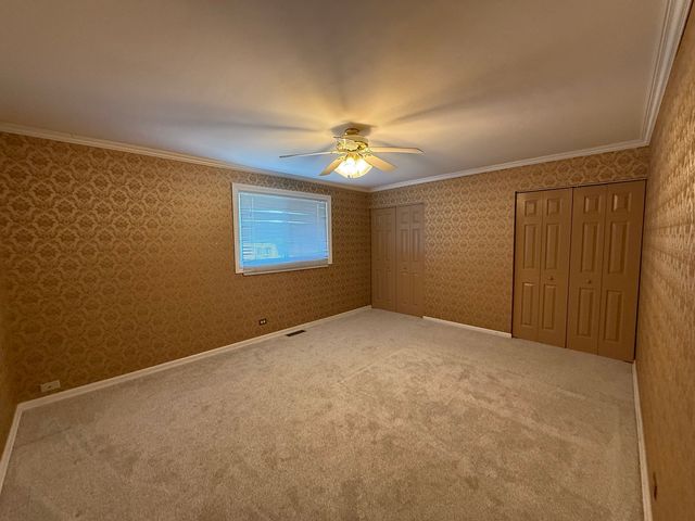 551 W Park Avenue F, Libertyville, IL 60048