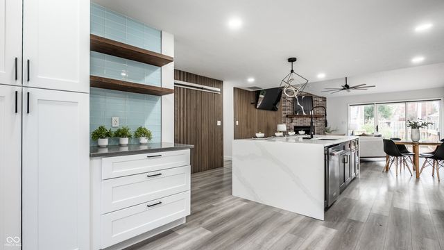 8425 Carthay Circle, Fishers, IN 46038