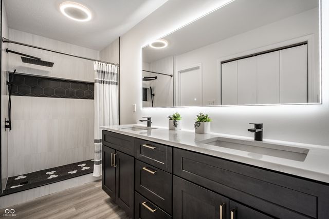 8425 Carthay Circle, Fishers, IN 46038