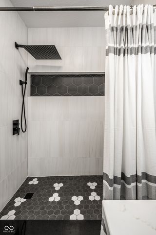 8425 Carthay Circle, Fishers, IN 46038