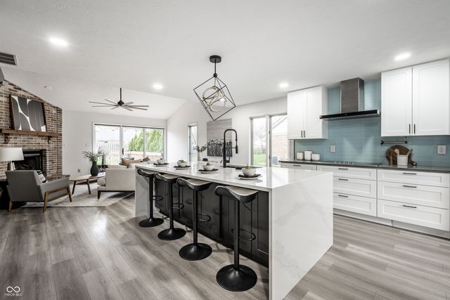 8425 Carthay Circle, Fishers, IN 46038