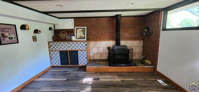550 NW 35th ST, Topeka, KS 66617