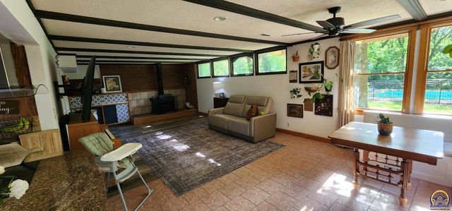 550 NW 35th ST, Topeka, KS 66617