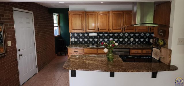 550 NW 35th ST, Topeka, KS 66617