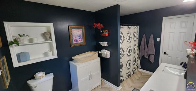550 NW 35th ST, Topeka, KS 66617