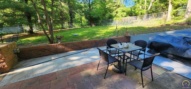 550 NW 35th ST, Topeka, KS 66617
