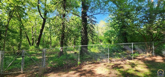 550 NW 35th ST, Topeka, KS 66617