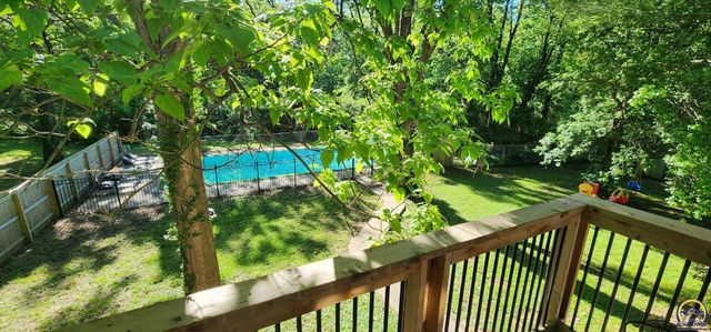 550 NW 35th ST, Topeka, KS 66617