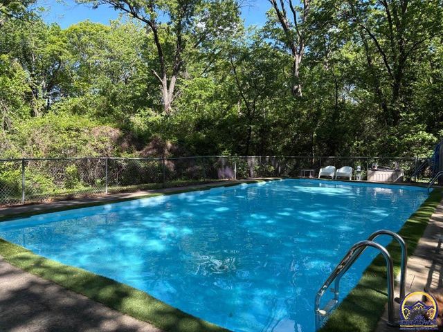550 NW 35th ST, Topeka, KS 66617