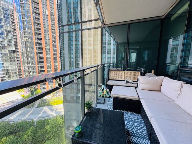 211 N Harbor Drive 901, Chicago, IL 60601