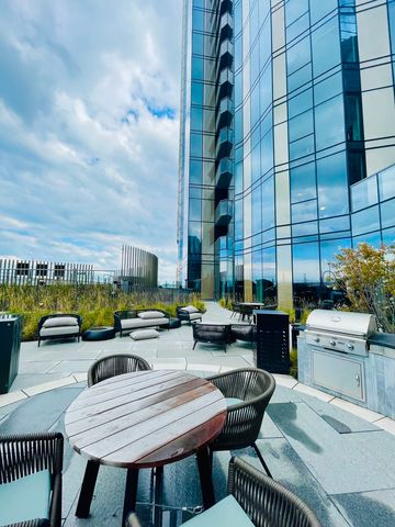211 N Harbor Drive 901, Chicago, IL 60601