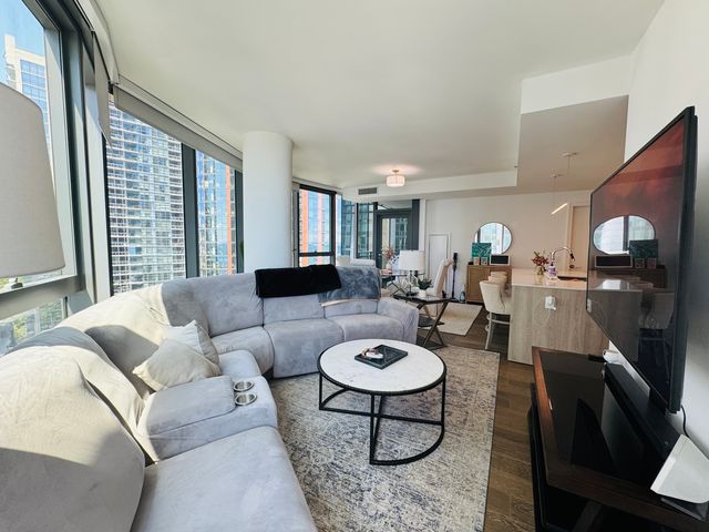 211 N Harbor Drive 901, Chicago, IL 60601