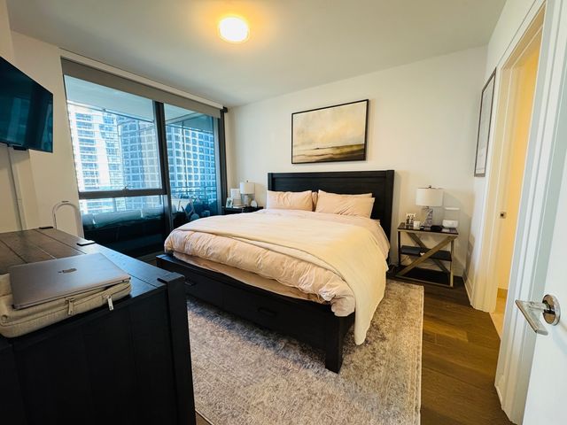 211 N Harbor Drive 901, Chicago, IL 60601