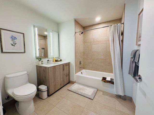 211 N Harbor Drive 901, Chicago, IL 60601