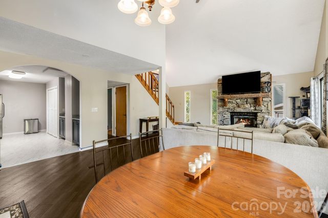 823 Fanning Bridge Road, Fletcher, NC 28732