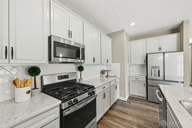 5004 Pepperwell Circle, Sugarcreek Twp, OH 45440