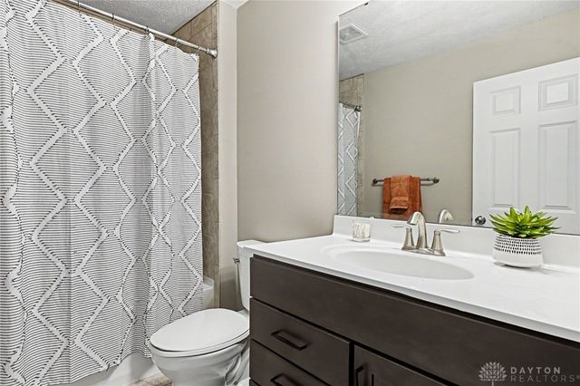 5004 Pepperwell Circle, Sugarcreek Twp, OH 45440