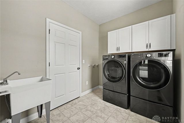 5004 Pepperwell Circle, Sugarcreek Twp, OH 45440