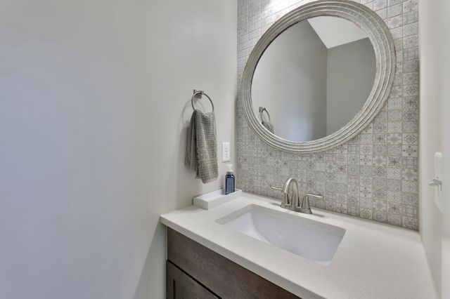 3903 N Estancia Ct, Wichita, KS 67205