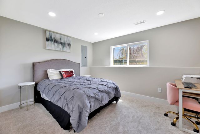 3903 N Estancia Ct, Wichita, KS 67205