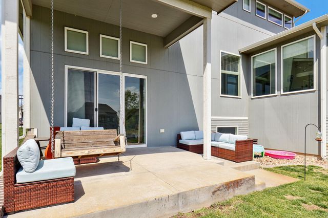 3903 N Estancia Ct, Wichita, KS 67205