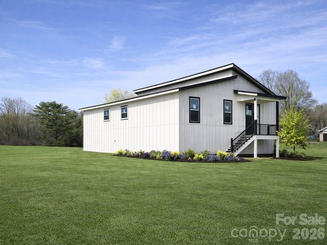 27 Klimovych Road, Hendersonville, NC 28792