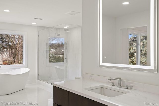 2532 Cedar Brook Court, Rochester Hills, MI 48309
