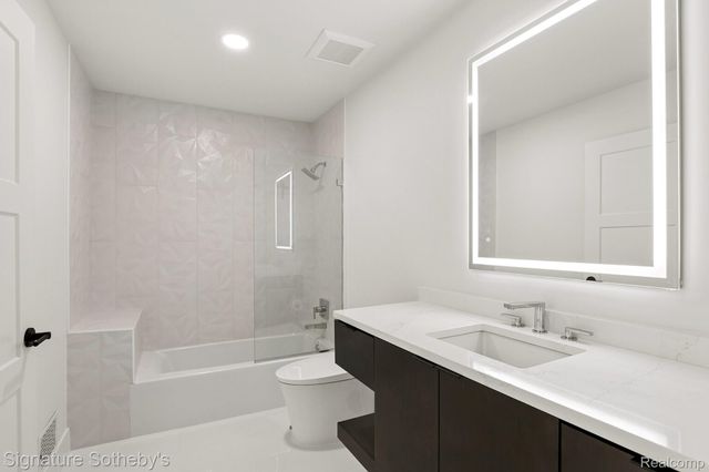 2532 Cedar Brook Court, Rochester Hills, MI 48309