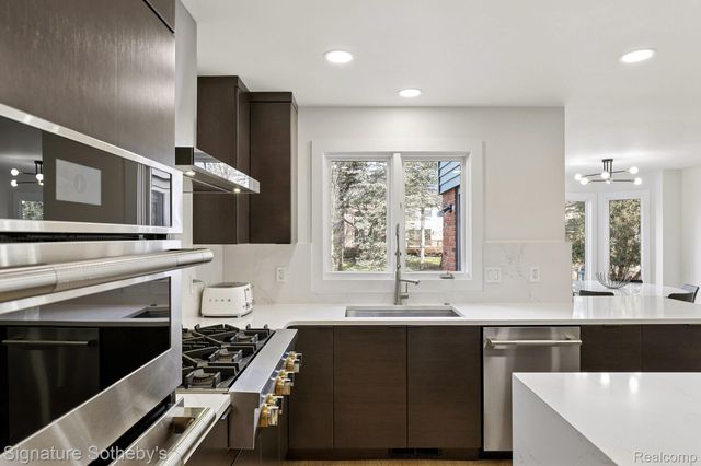 2532 Cedar Brook Court, Rochester Hills, MI 48309