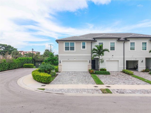 2905 Olivia Avenue, Lauderdale Lakes, FL 33311
