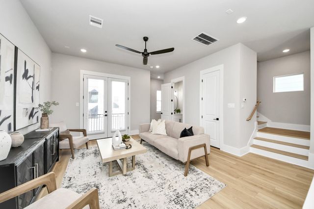 1102 Mansfield Street A, Houston, TX 77091