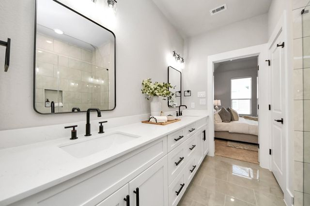 1102 Mansfield Street A, Houston, TX 77091