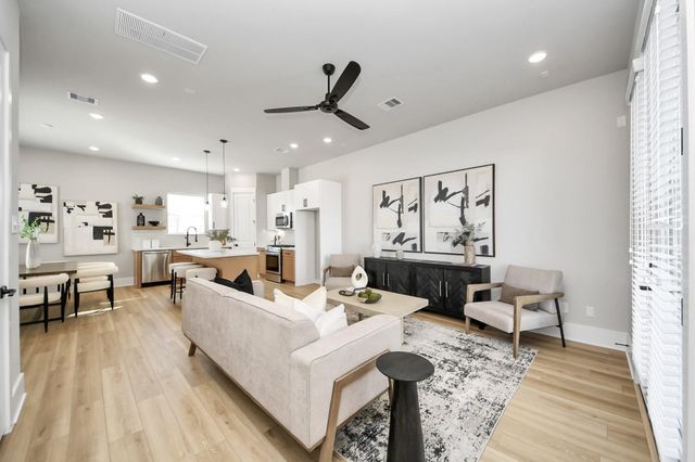 1102 Mansfield Street A, Houston, TX 77091