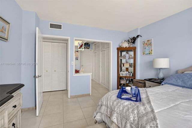 3233 NE 34th St 1207, Fort Lauderdale, FL 33308