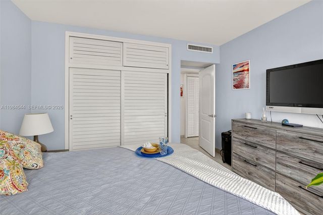 3233 NE 34th St 1207, Fort Lauderdale, FL 33308