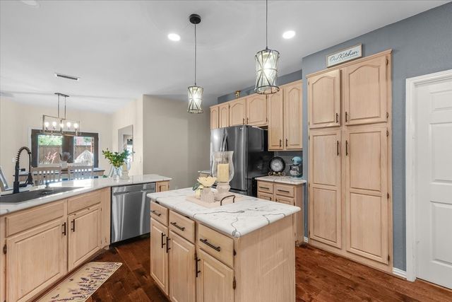 1910 Paloma Way, Arlington, TX 76006