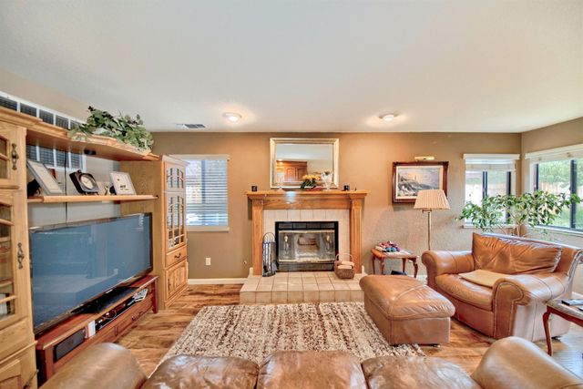 2001 Mendocino Way, Modesto, CA 95350