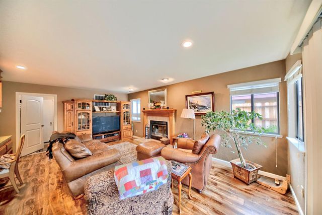 2001 Mendocino Way, Modesto, CA 95350