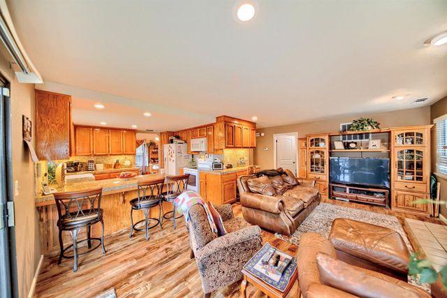 2001 Mendocino Way, Modesto, CA 95350