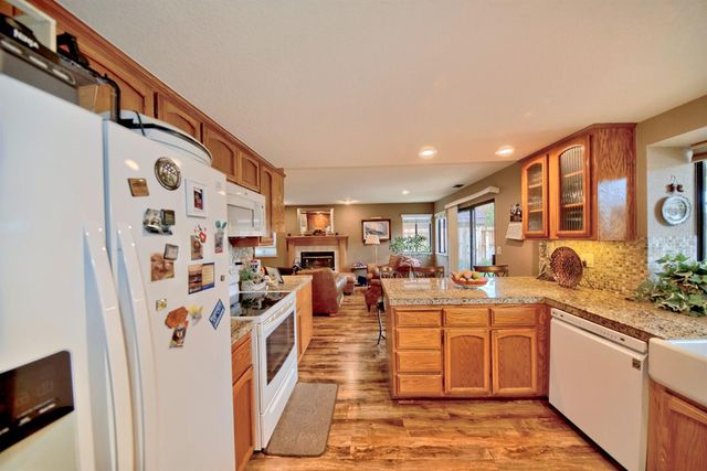 2001 Mendocino Way, Modesto, CA 95350