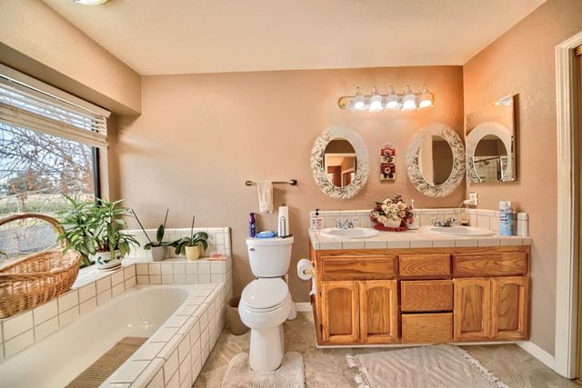 2001 Mendocino Way, Modesto, CA 95350