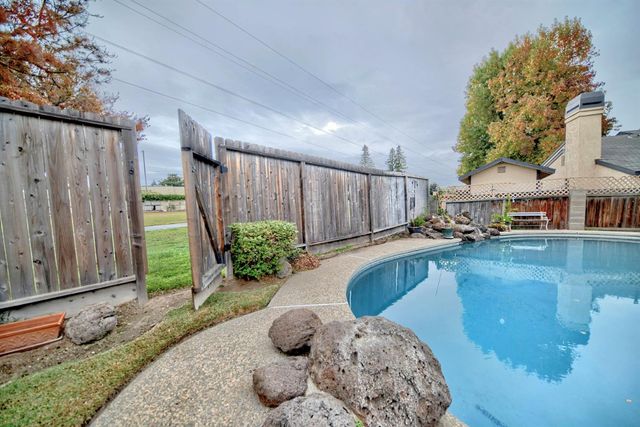 2001 Mendocino Way, Modesto, CA 95350