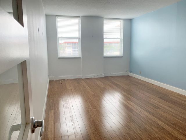 1150 Hillsboro Mile 207, Hillsboro Beach, FL 33062