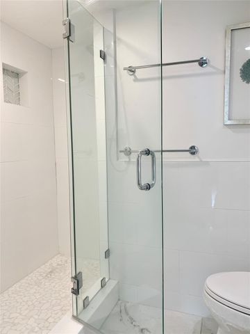 1150 Hillsboro Mile 207, Hillsboro Beach, FL 33062