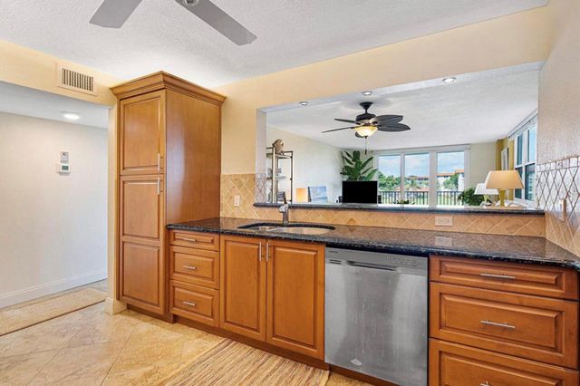 1150 Hillsboro Mile 207, Hillsboro Beach, FL 33062