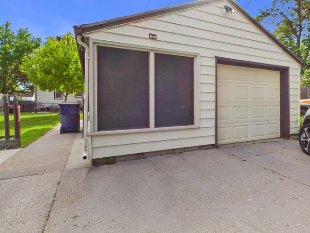 421 Raymond Avenue NE, Saint Cloud, MN 56304