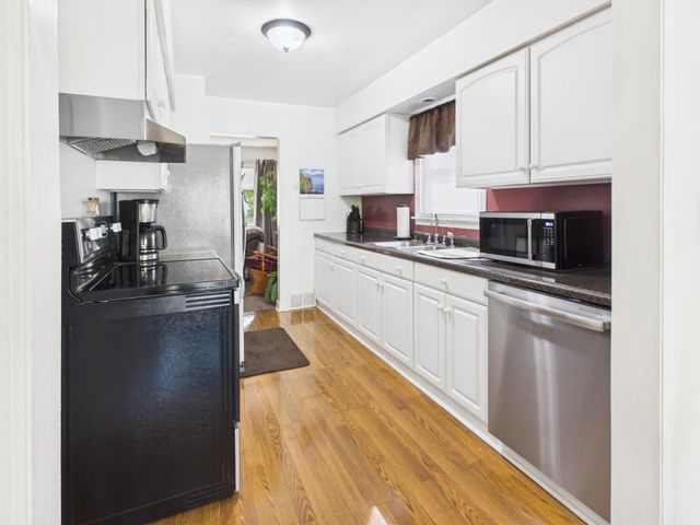 421 Raymond Avenue NE, Saint Cloud, MN 56304