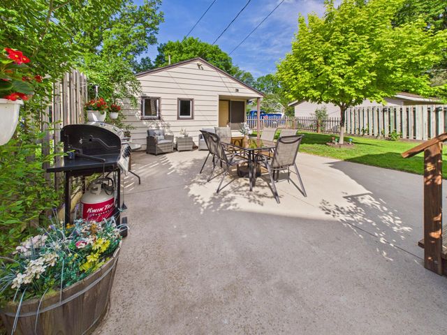 421 Raymond Avenue NE, Saint Cloud, MN 56304